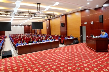 ? 學習榜樣，凝聚力量！景興紙業召開陳良杰同志先進事跡報告會