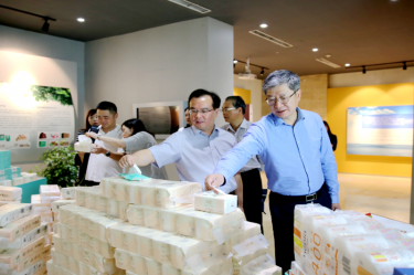 2019年 5月22日，時(shí)任浙江省社會(huì)組織綜合黨委專職副書記、省民政廳社會(huì)組織管理局局長(zhǎng)蔡國(guó)華蒞臨景興紙業(yè)調(diào)研企業(yè)發(fā)展情況和黨建工作